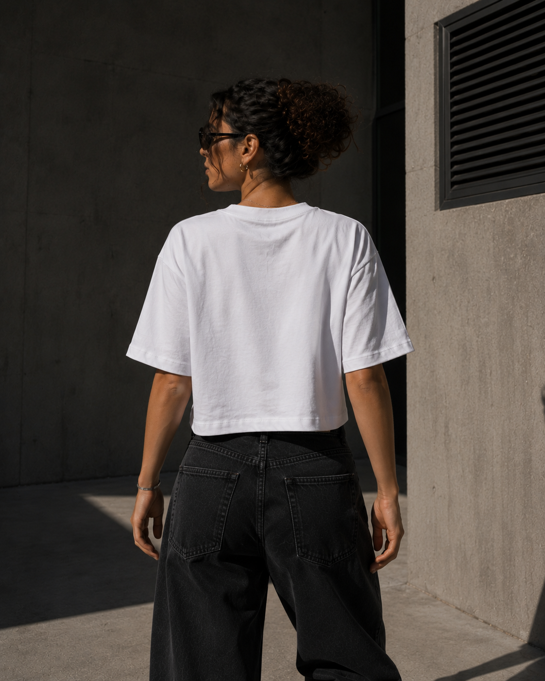 Minimal Graphic Oversized Crop Tee – Aesthetic Streetwear T-Shirt